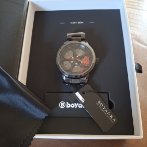 Horloge voor de Alfa Romeo Giulia liefhebber Supergaaf kado. Horloge voor de Alfa Romeo Giulia liefhebber Supergaaf kado.