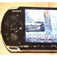 PSP 3004  Complete Set  + 32gb game card met TOP-games