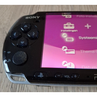 PSP 3004 nieuwstaat Complete Set  + 32gb game card met TOP-games