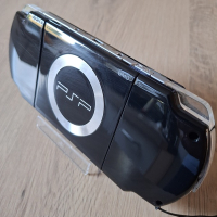 PSP 2004 zwart Complete Set  in nieuwstaat + autolader