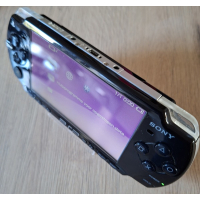 PSP 2004  zwart + 10 games naar keuze.