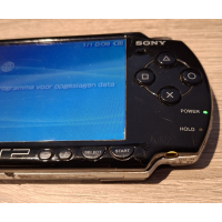 PSP 2004 zwart + autolader en 20 games 
