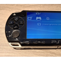 PSP 2004 zwart + autolader en 20 games 