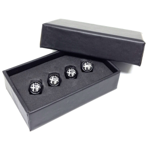 Ventieldopjes zwart Alfa Romeo in cadeau-verpakking. Ventieldopjes zwart Alfa Romeo in cadeau-verpakking.