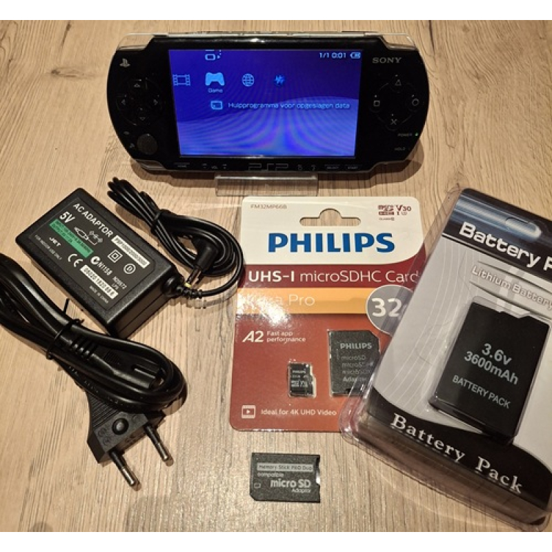 PSP 2004  Complete Set  + 32GB SD card met Topgames