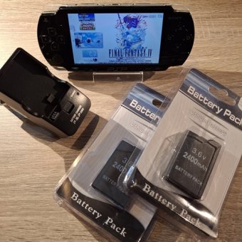 PSP 2004  Complete Set  + 32gb game card met TOP-games