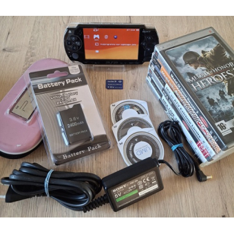 PSP 2004  Complete Set  met 4GB game card met TOP-games