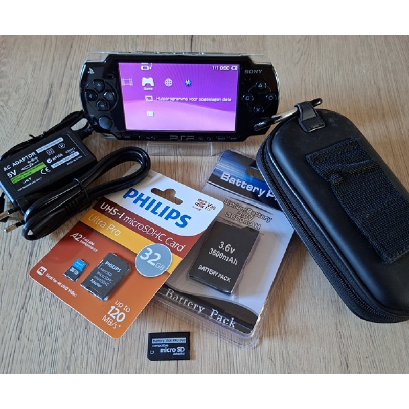 PSP 2004  zwart + 10 games naar keuze.