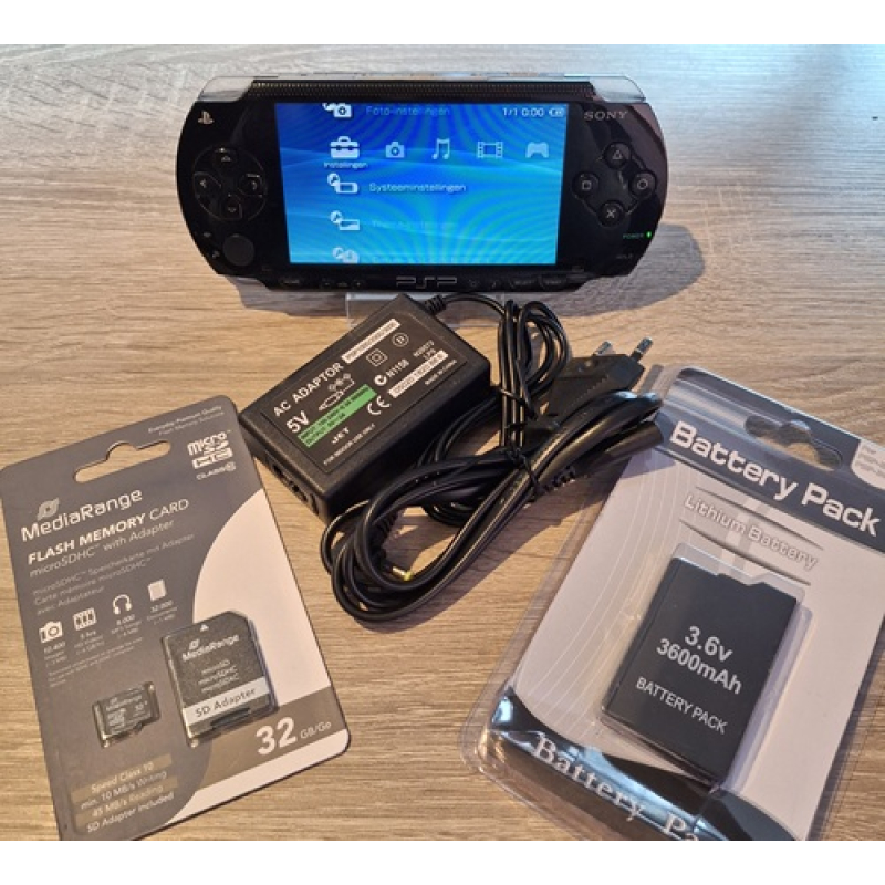 PSP 1004  Complete Set  + 32gb game card met TOP-games