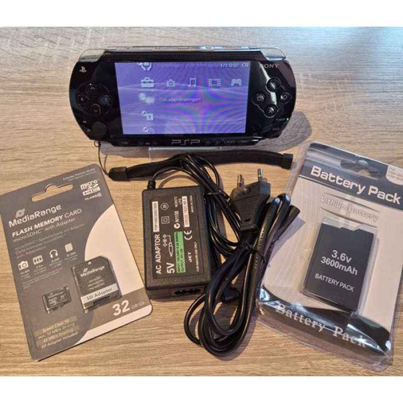 PSP 1004  Complete Set  + 32gb game card met TOP-games