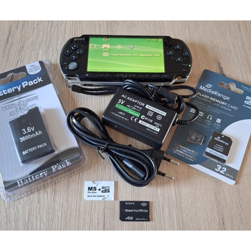 PSP 3004  Complete Set  + 32gb game card met TOP-games