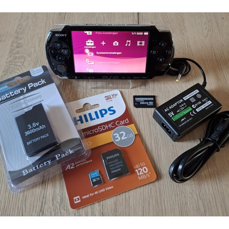 PSP 3004 nieuwstaat Complete Set  + 32gb game card met TOP-games