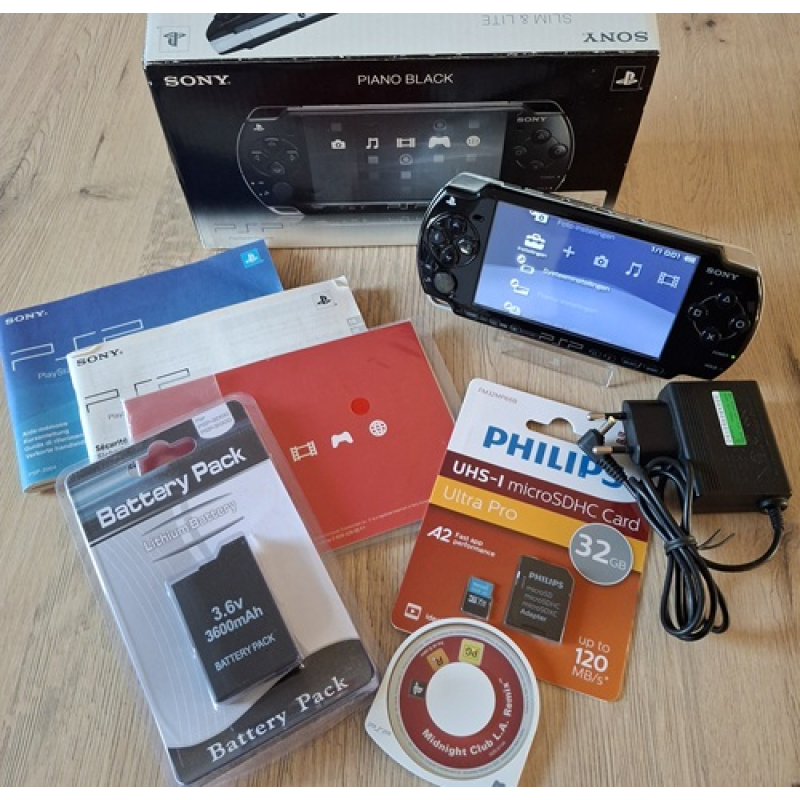 PSP 2004  incl. doos matching numbers!! Complete Set  + 32GB SD card met Topgames