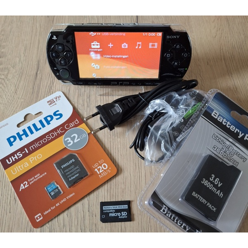 PSP 2004  zwart 10 games naar keuze op SD kaart
